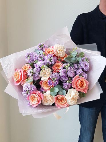 Букет цветов Стильный букет с розой и диантусом
