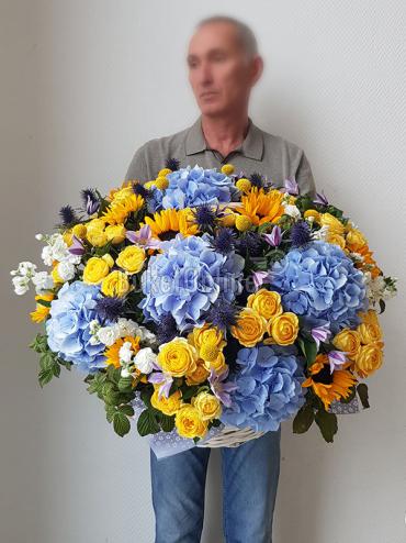 Цветы с доставкой Корзина с гортензией  и подсолнухами