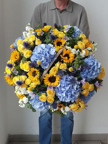 Букет цветов Корзина с гортензией  и подсолнухами