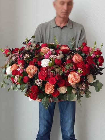 Букет цветов Кармен - корзина с экзотическими цветами