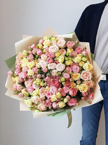 Букет цветов Микс из пионовидных и кустовых роз