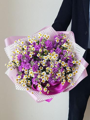 Букет цветов Ромашка с кустовой маттиолой