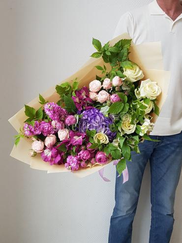 Купить с доставкой Притяжение - букет цветов