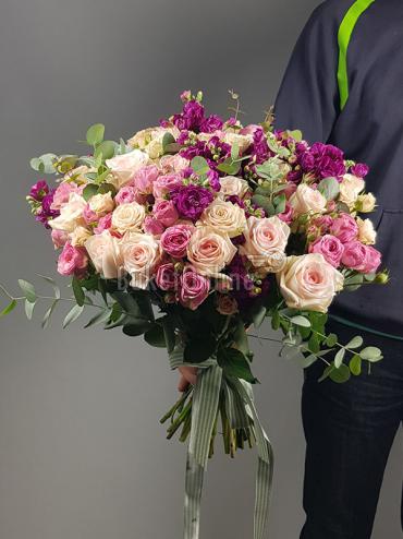 Цветы -  Шикарный букет с розой матиоллой и эвкалиптом