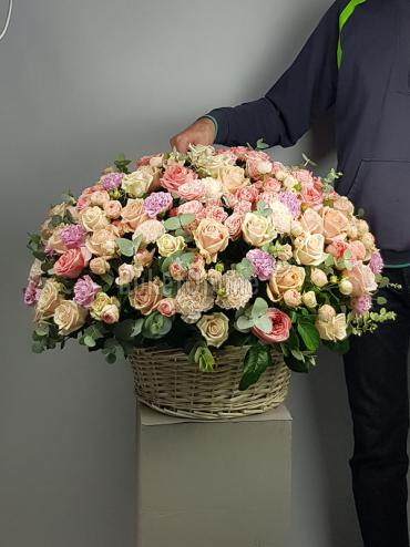 Доставка курьером Премиум корзина цветов