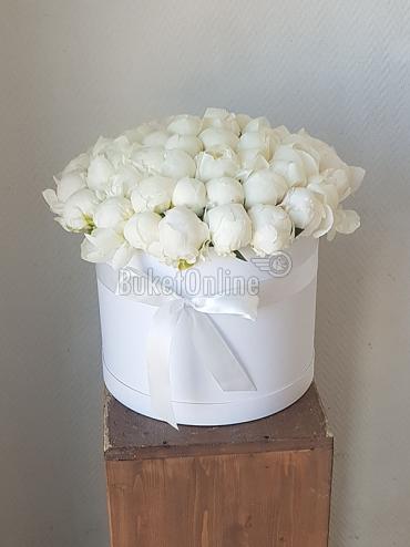 Букет цветов Шляпная коробка с 51 пионом