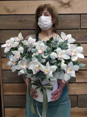 Цветы с доставкой Шляпная коробка с орхидеей